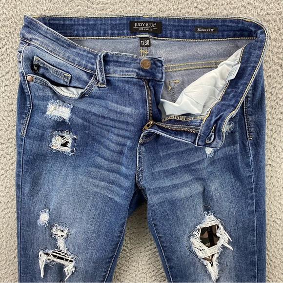 Judy Blue Medium Wash Distressed Skinny Jeans with Camo Print Patch Size 11/30 - Picture 3 of 15